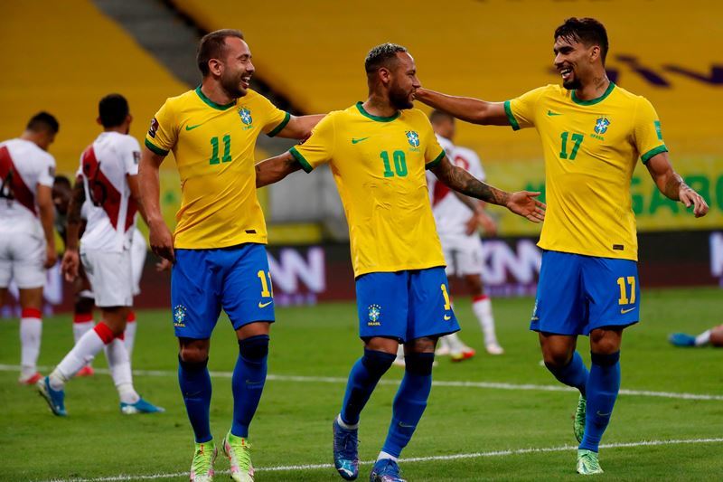 Brazil duy trì ngôi đầu bảng