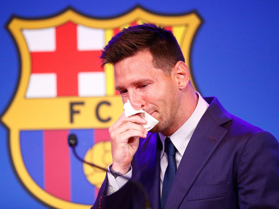 Messi không kìm được nước mắt trong buổi họp báo
